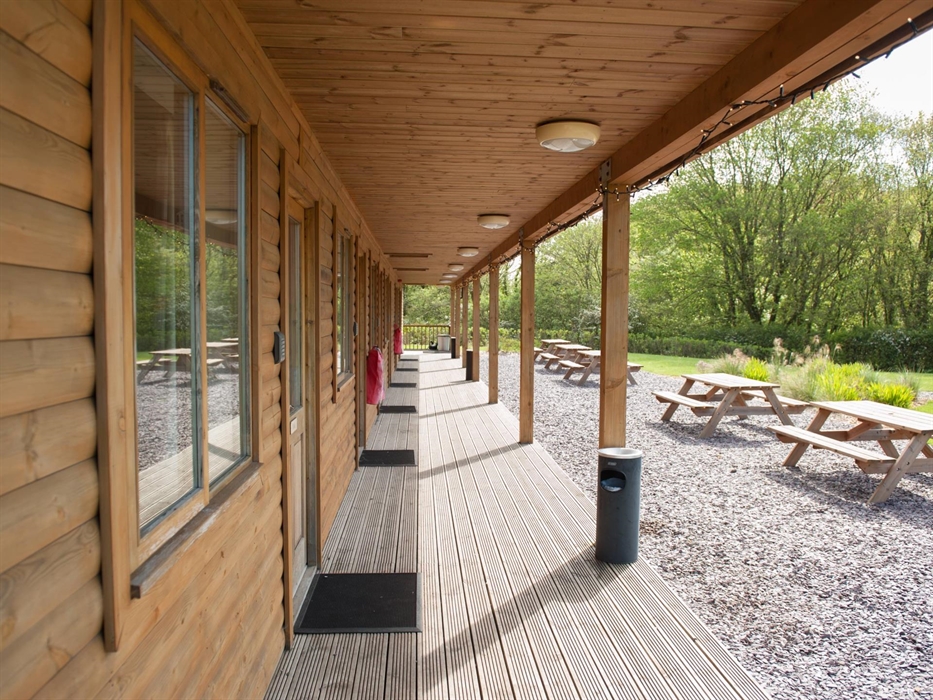 Outdoor Terrace & Seating