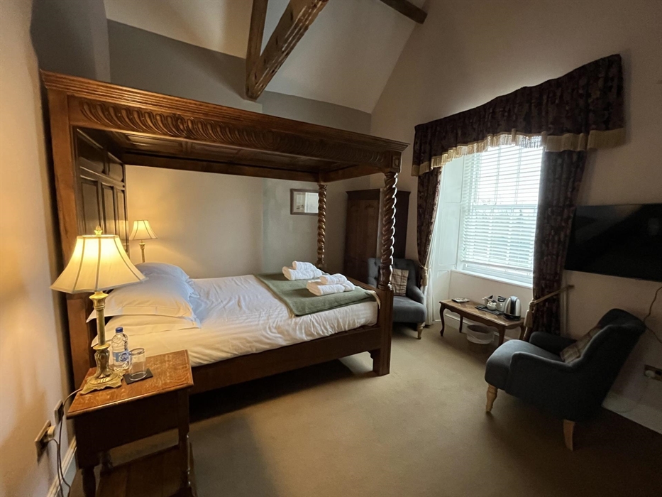 Premier four poster bed