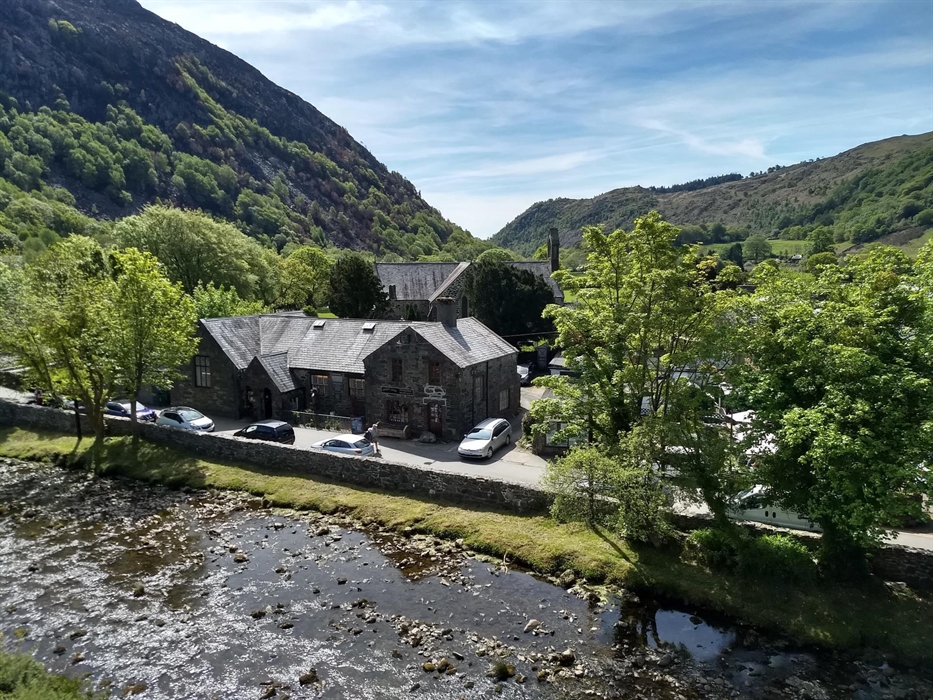 Mountain and river views from rooms 2, 3, 5 & 7