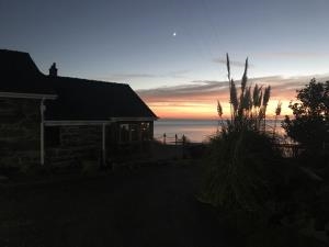 Penty Buwch at dusk