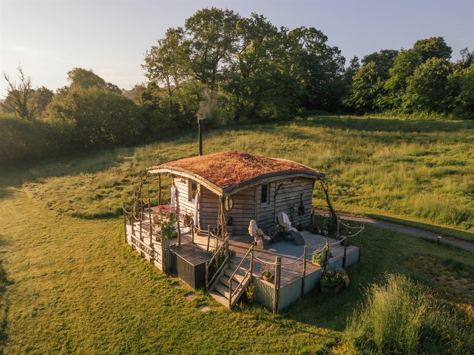 Dawn at Erwain Escapes - Luxury Glamping Cabins with Hot Tubs - Brecon Beacons