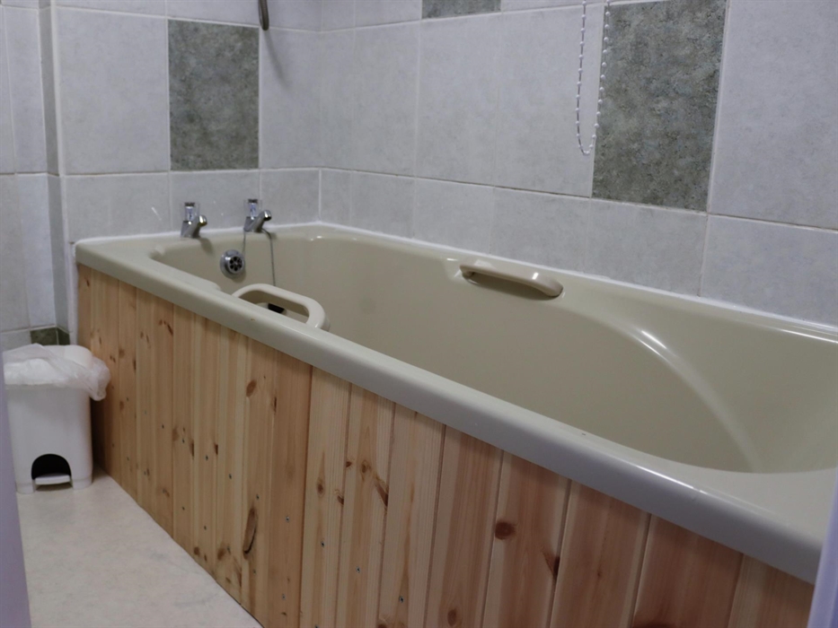 (I know the bath isn't white)   Electric Shower over Bath. Comfort height Toilet. Emergency Toiletries in case you have forgotten to bring them. All t