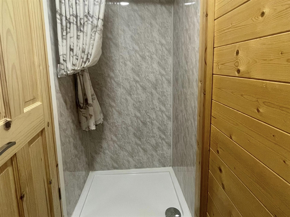 Ensuite power shower