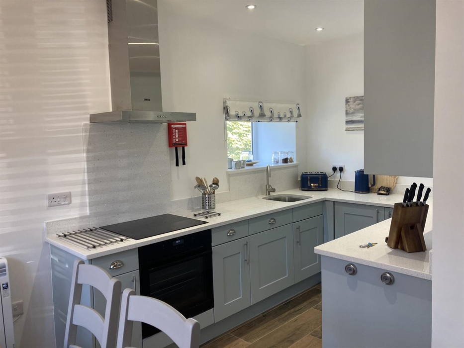 Fully equipped for 6 people with oven, hob, dishwasher, fridge and freezer.