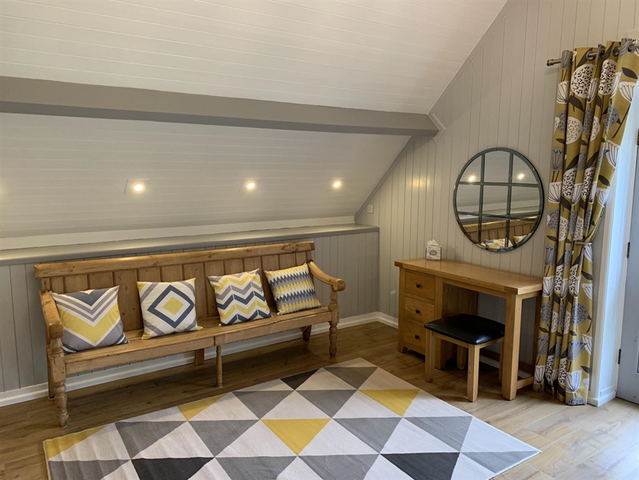 Hilltops Brecon Holiday Cottages - The Longhouse main bedroom with dressing table, separate dressing area and en-suite