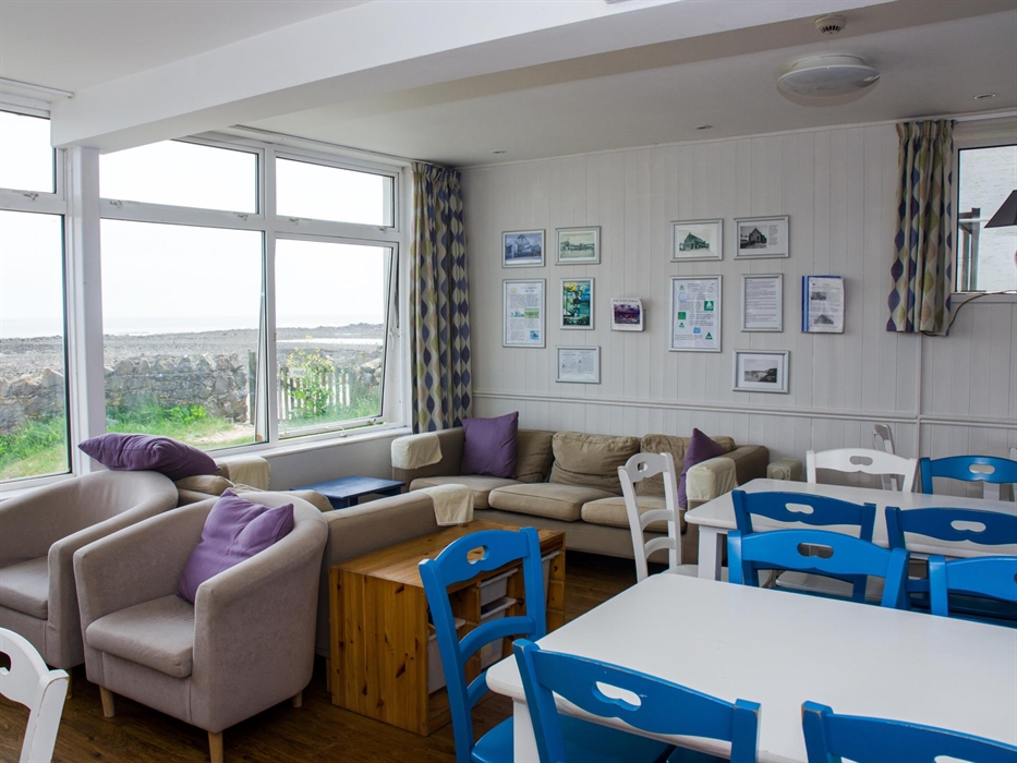 Lounge & Dining Area