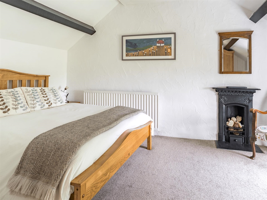 Gors-lwyd Cottage Main Bedroom