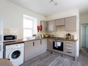 Top Flat 38 Victoria Avenue