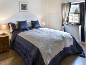 The Searle's bedroom is spacious and can easily accommodate an additional 3 ft single bed if required (£15 per night additional charge).