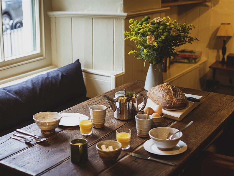Right in the heart of Hay on Wye, enjoy relaxed, self catered meals in this former pub whilst watching the town buzz with activity outside.