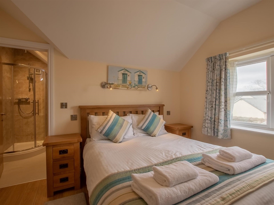 All the bedrooms in our wheelchair friendly Clementine Cottage are en suite