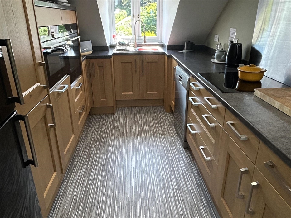 Fully fitted kitchen