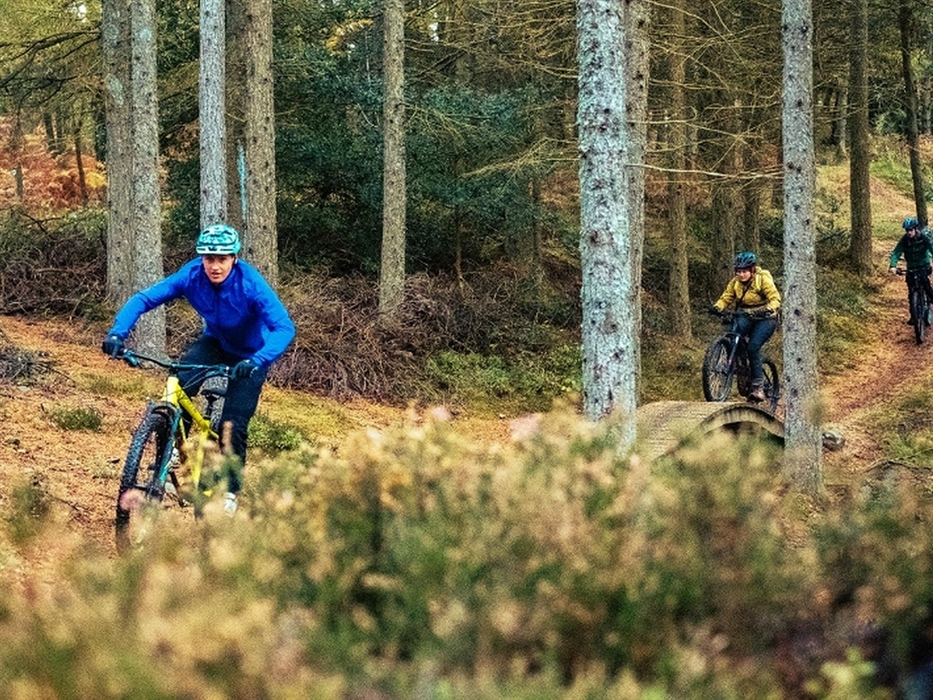 Explore the landscapes of Snowdonia on two wheels