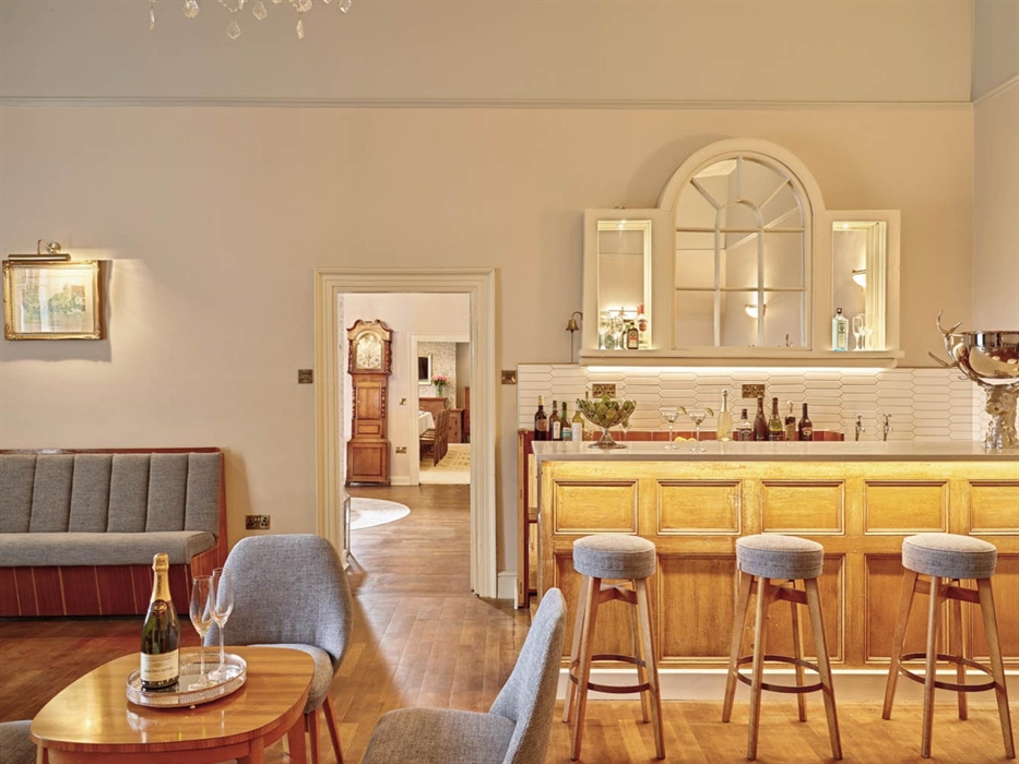 Plas Mantyderi Manor