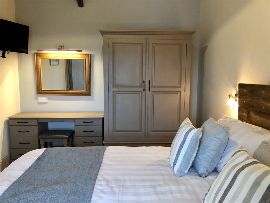 Plenty of storage and place to get ready in king size room