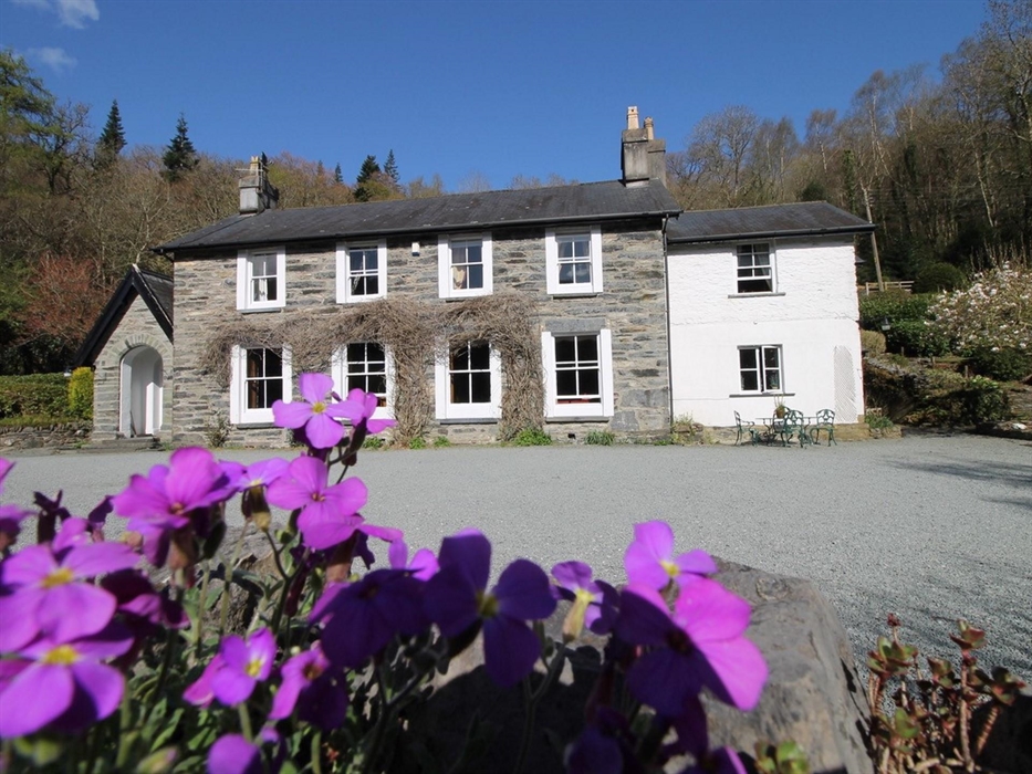 Front of Coedfa house and the adjoining Coedfa Bach