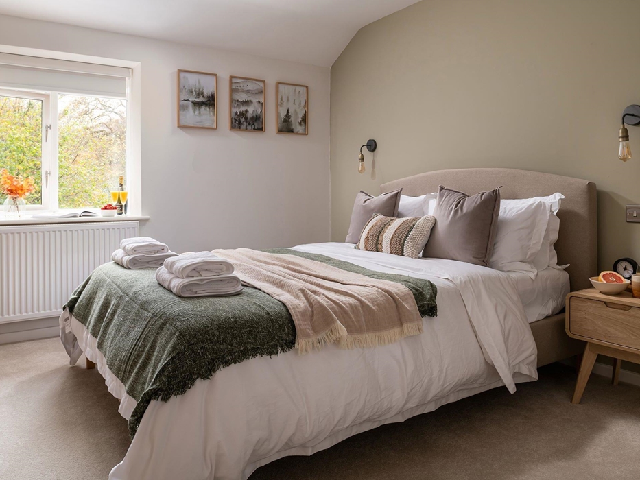 Kingsize bed, Countryside views,