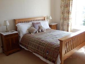 ABERHIRIAETH FARMHOUSE - SLEEPS 6