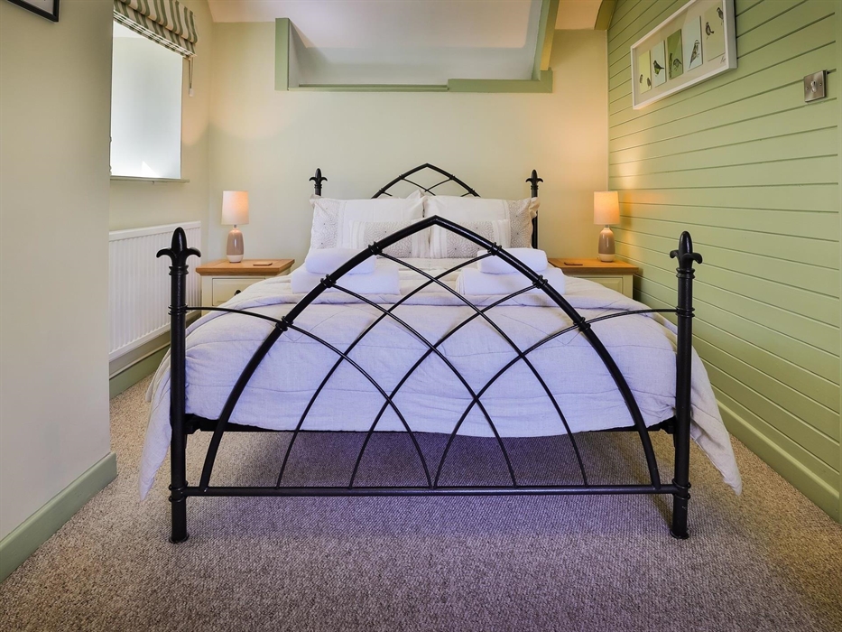 Herne Cottage - Main Bedroom