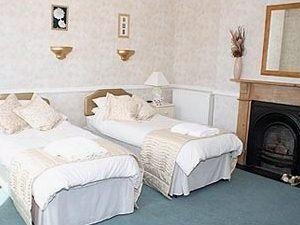 Bron Heulog Guest House