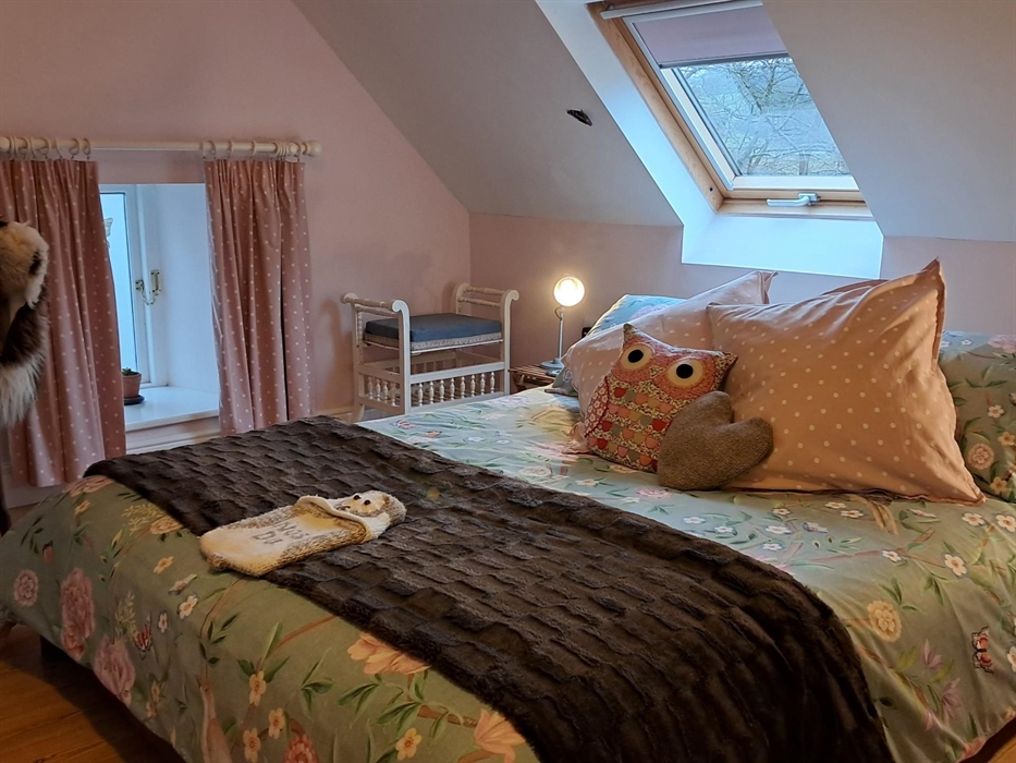 Kingsize platform bed in mezzanine bedroom