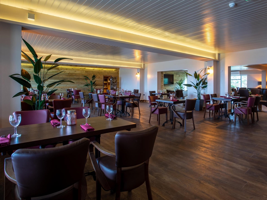 A stylish modern Restaurant with a wide variety of choice, including dietary options. Open every day for Breakfast, Brunch, Lunch, Afternoon Tea and D