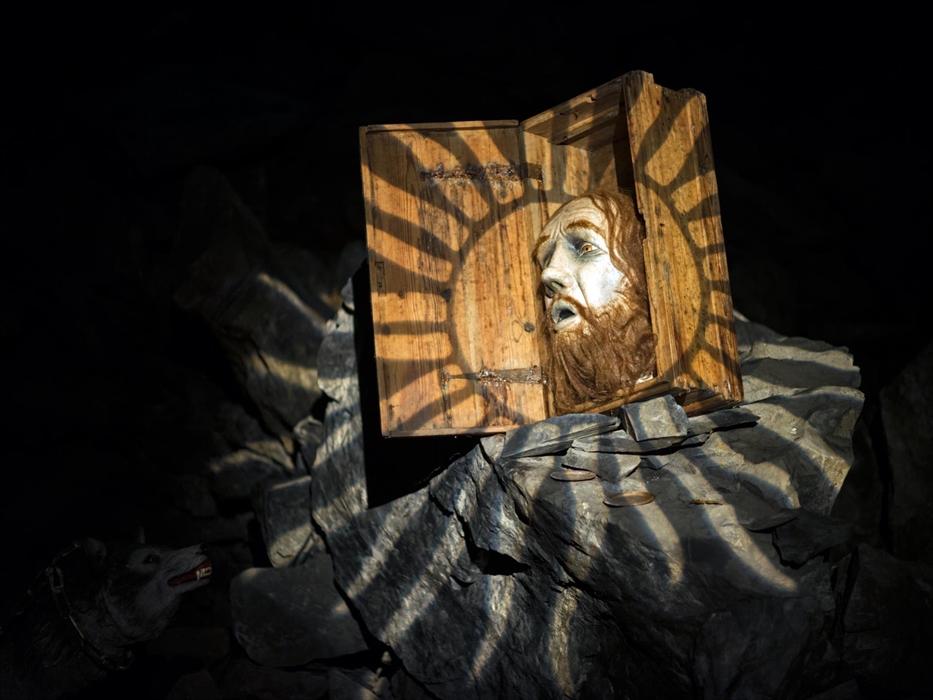 Legend has it that King Arthur was told to not disclose the head of Bran the Blessed. Find out what happened deep underground in King Arthur's Labyrin