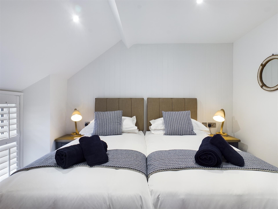 Room 5 - Twin or Super King Bed