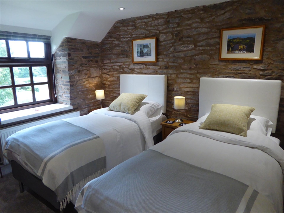 The Farmhouse at Hilltops Brecon Holiday Cottages has a King en-suite together with a Twin bedroom and separate shower room