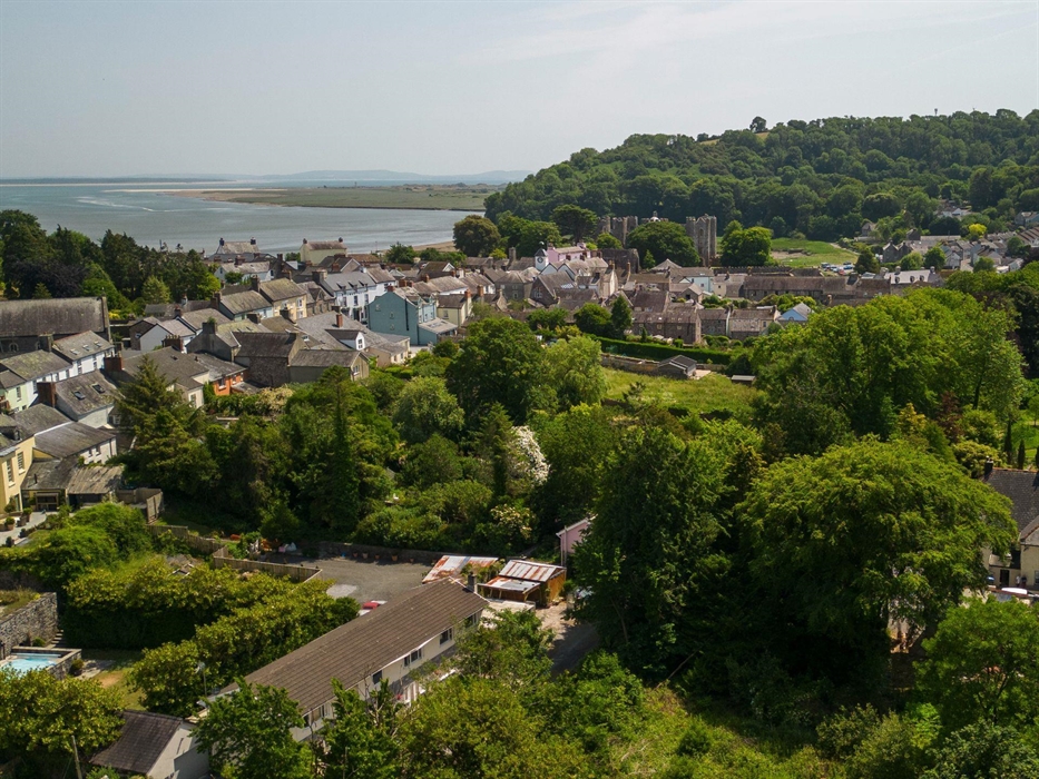 The Cors Country House