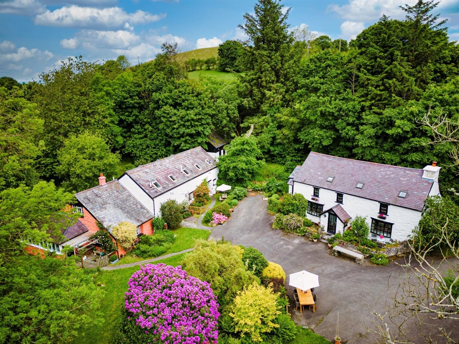 Farmhouse, Cottages, Wales, Courtyard