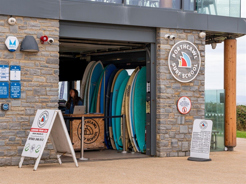 Image of a member of staff at the reception and welcome centre of the surf school.