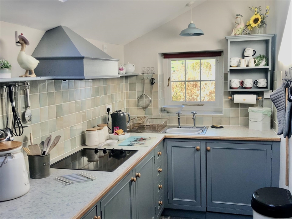 fully equipped kitchen with dishwasher ,oven and hob ,microwave and fridge .