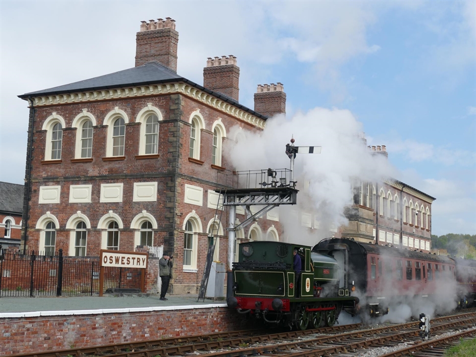 Austin 1 leaving Oswestry - May 2025