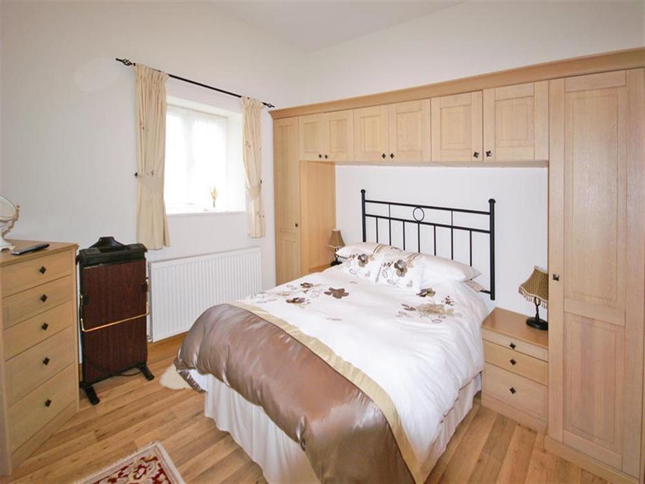 Swn-yr-Aberdouble-bedroom