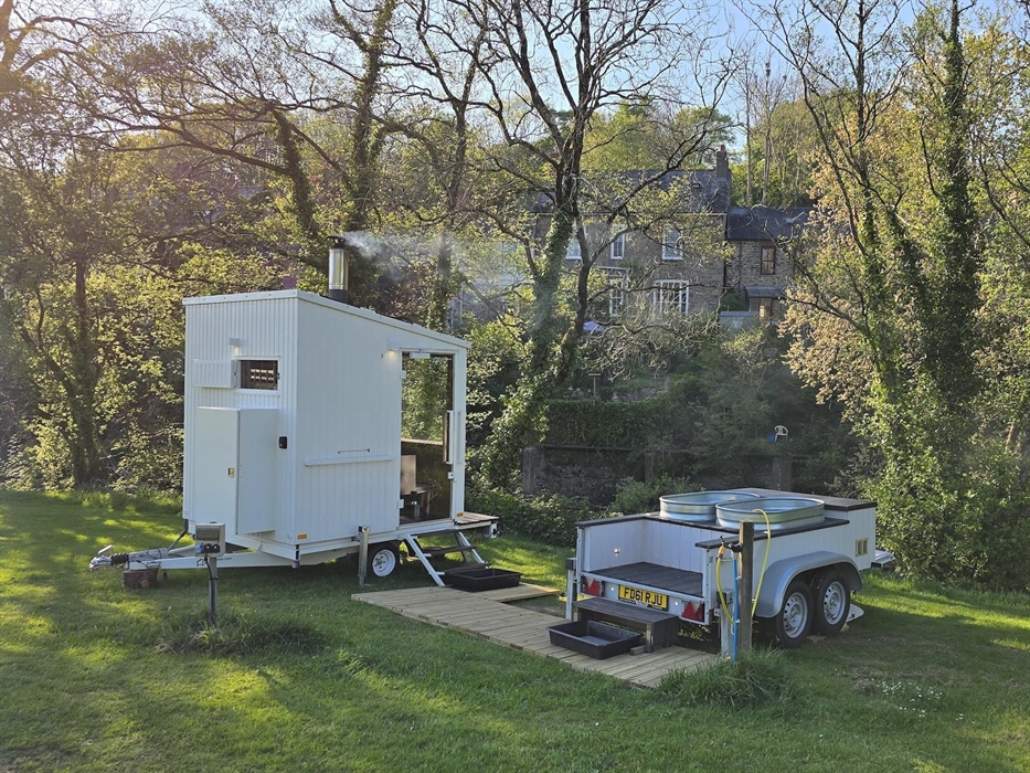 Sawna Llosgi Llandysul Paddlers, on the banks of the River Teifi with plunge pools