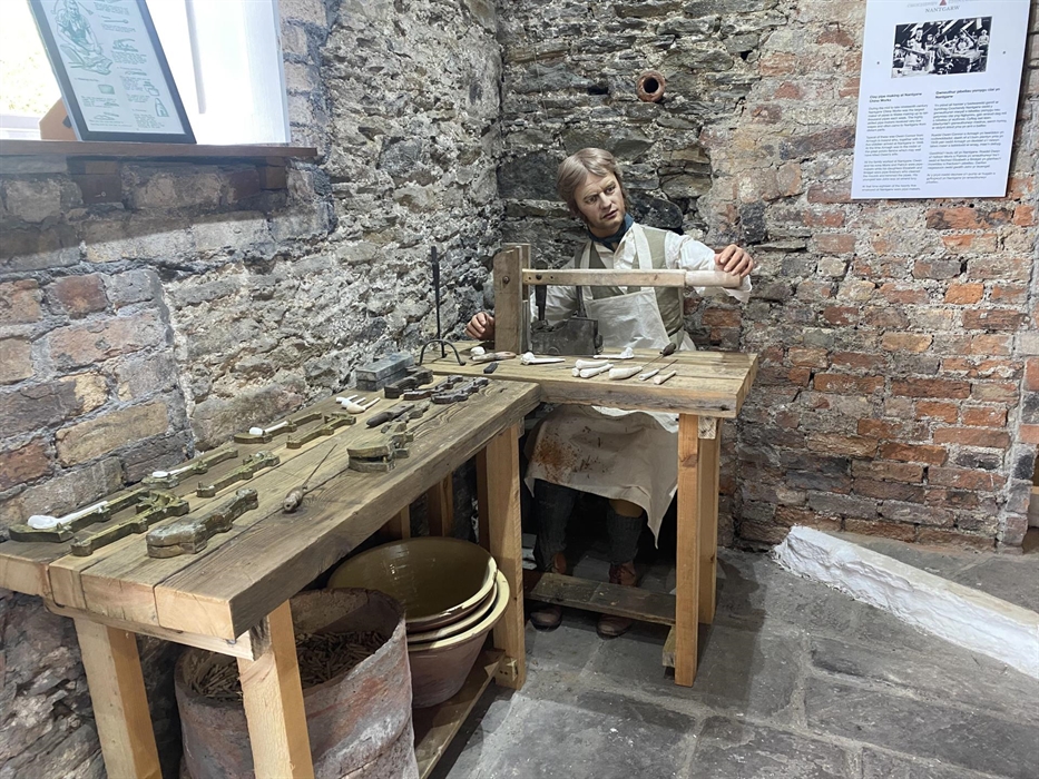 Pipemaking at Nantgarw China Works