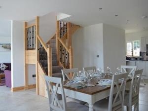 kitchen/living/dining