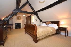 2nd floor double bedroom