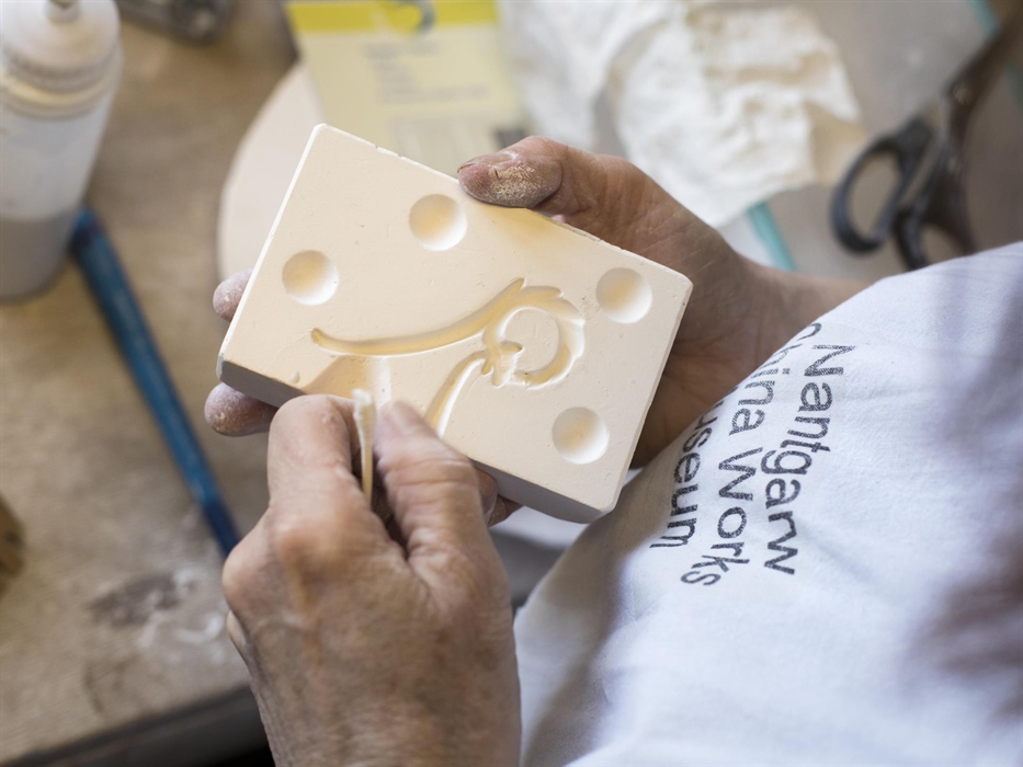 Slip casting Nantgarw porcelain