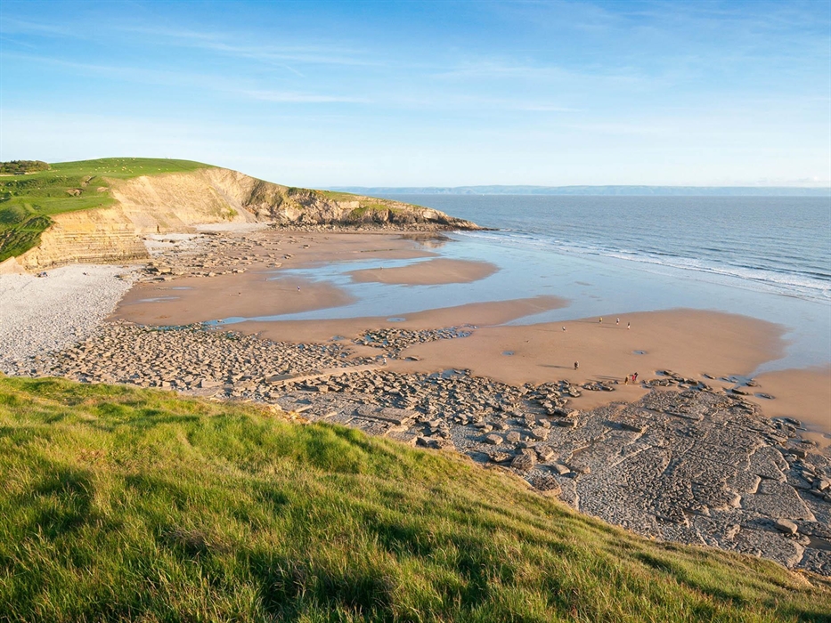 Dunraven Bay is very popular it is also often referred to as Southerndown beach taking its name from the nearby village.  The walled gardens and Dunra