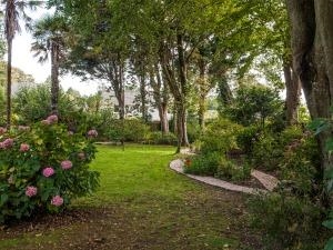 A garden view at the Red Rooster
