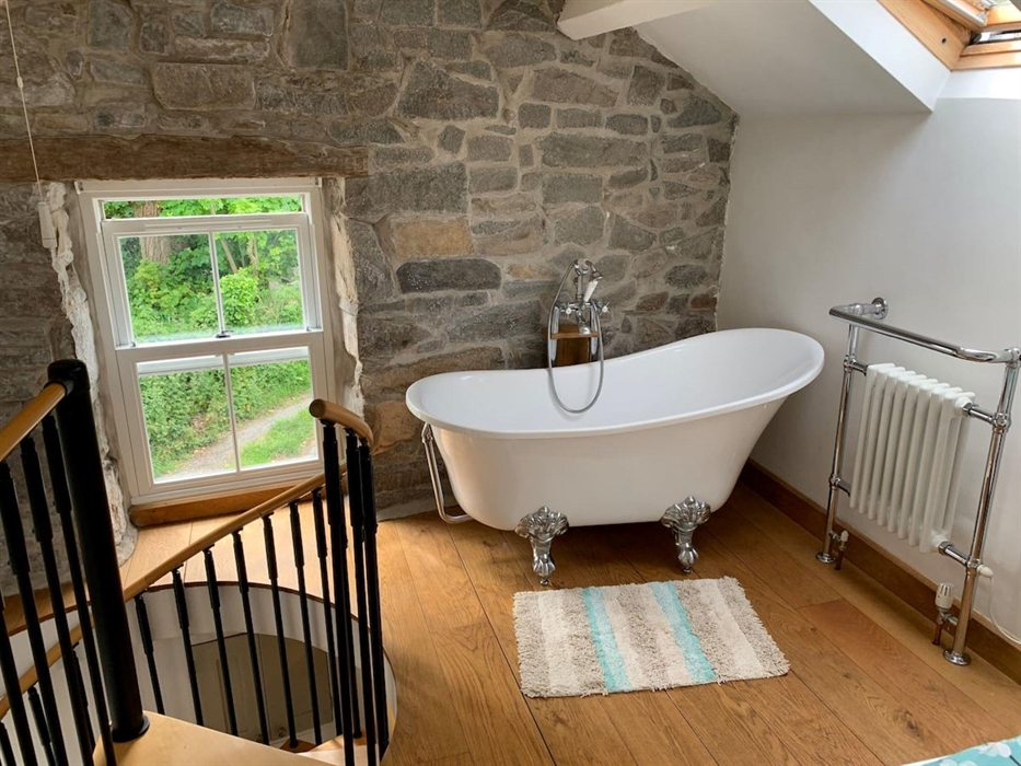 Beautiful 6 bed holiday cottage North Wales Dog friendly with own parking and EV electric car charger