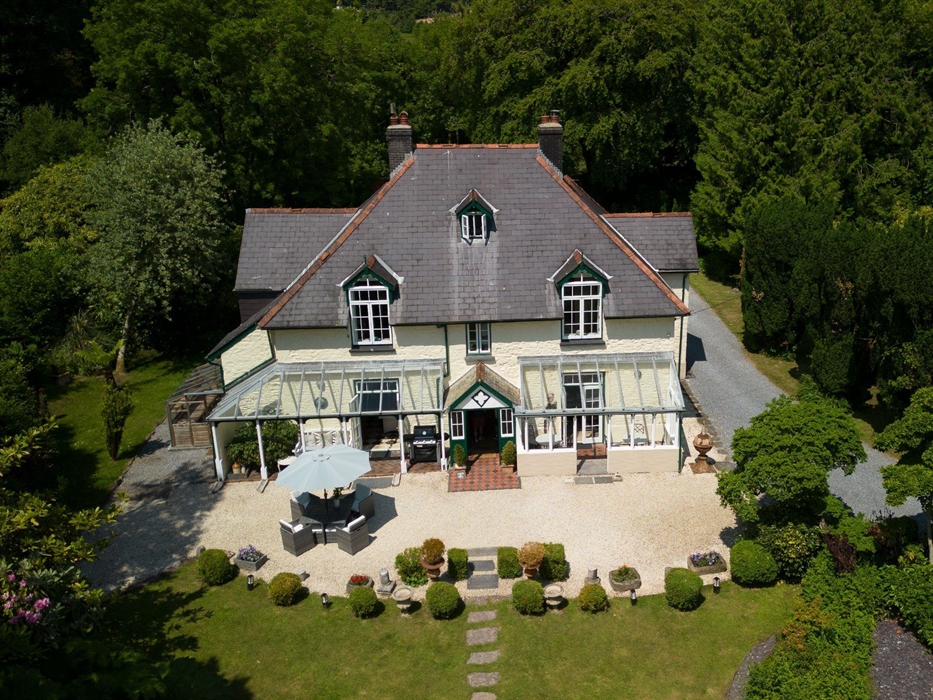 The Cors Country House