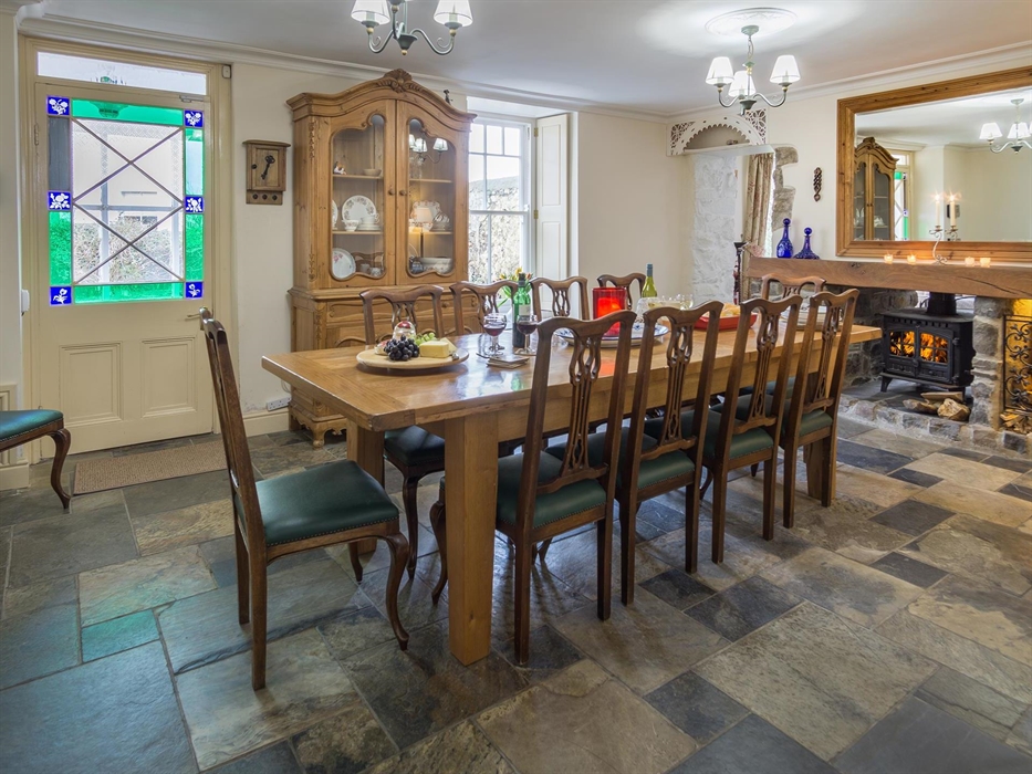 Dining room seats 10 with log burner