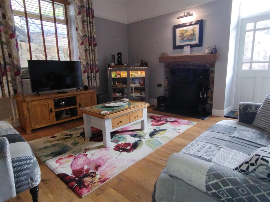 Guest lounge with garden access - Plas Tan y Graig