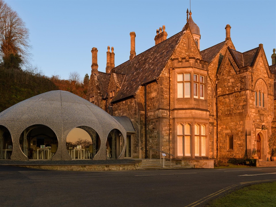 Caffi newydd y Plas new cafe