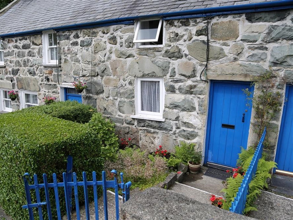 5060 - Lake Cottage, Trawsfynydd