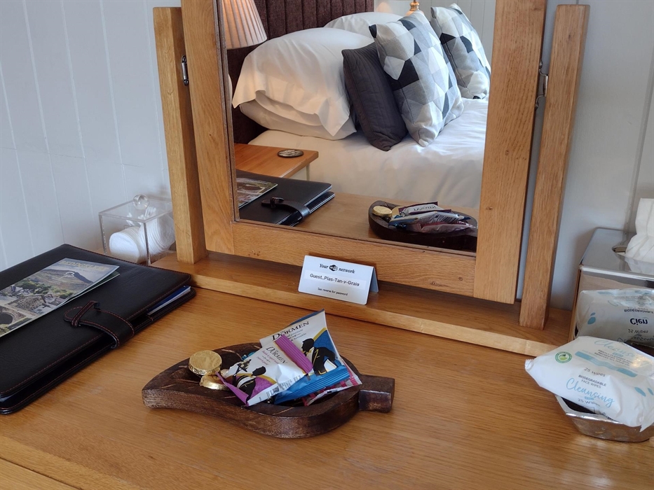 Room 7 Exclusive - in room treats :)