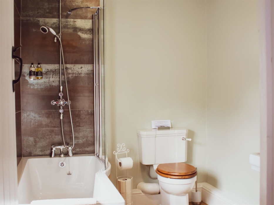 Yr Aman Twin Room Bath/Shower En-Suite